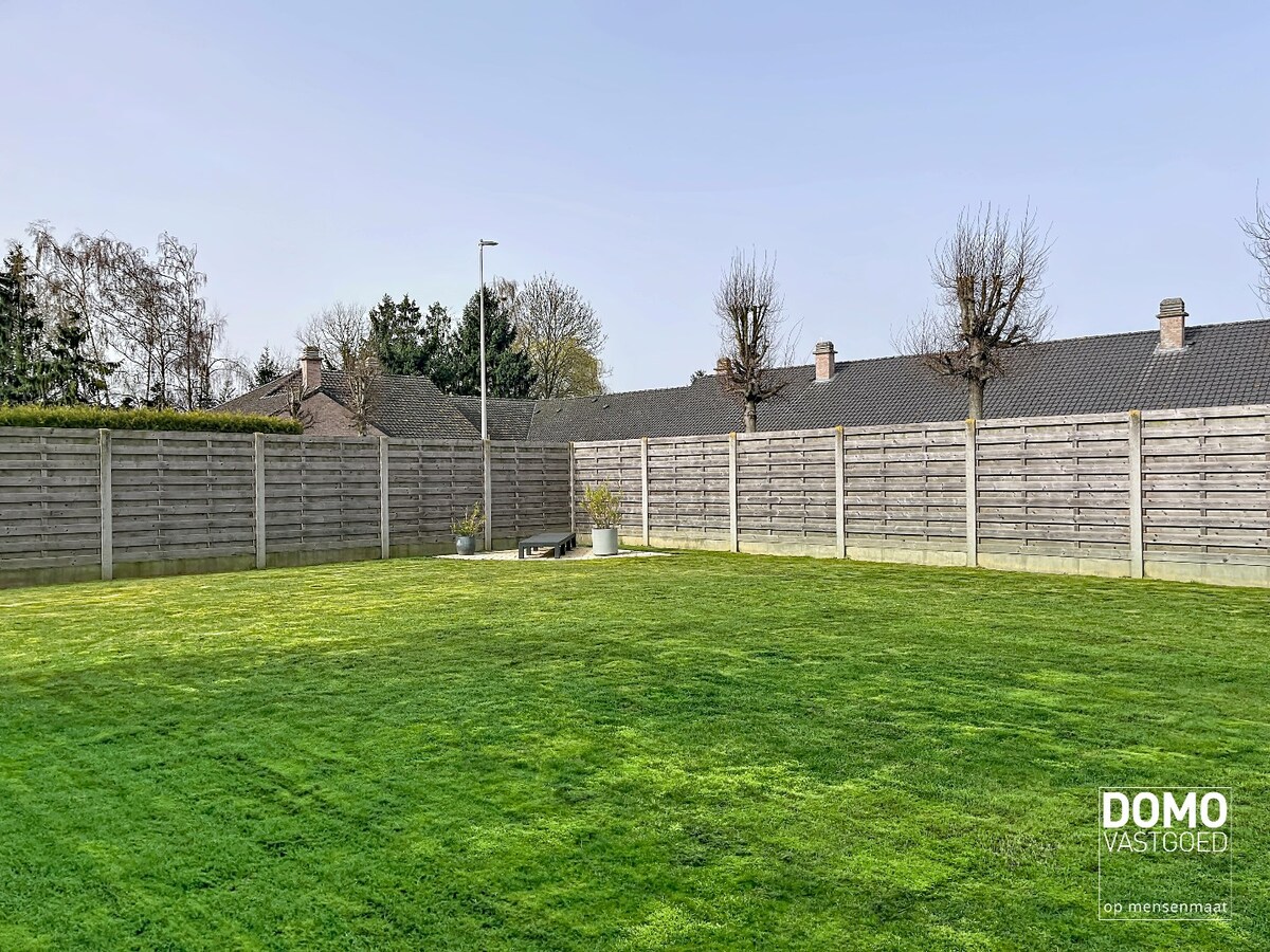 RUIME, LICHTRIJKE OPEN BEBOUWING MET ZONNIGE TUIN TE HALEN 