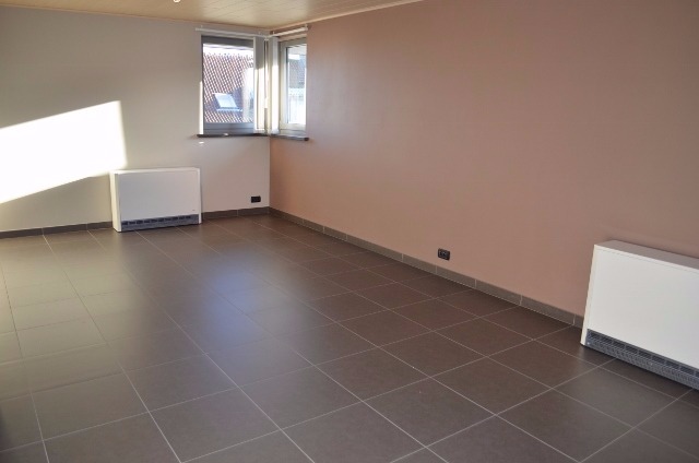 Solide villa afgewerkt met duurzame materialen te Adegem 