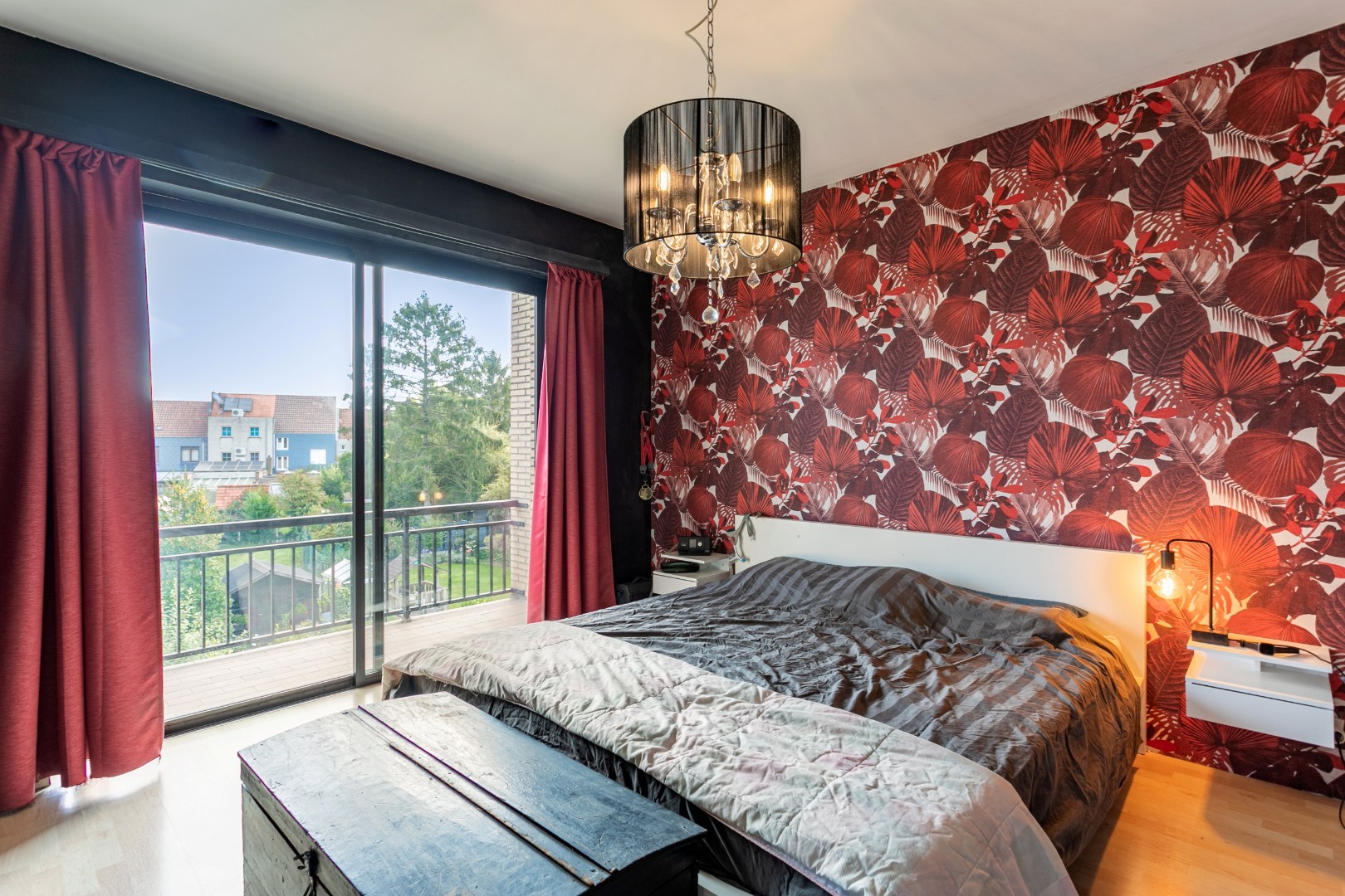 Solide woning met 6 slaapkamers, tuin en garage 