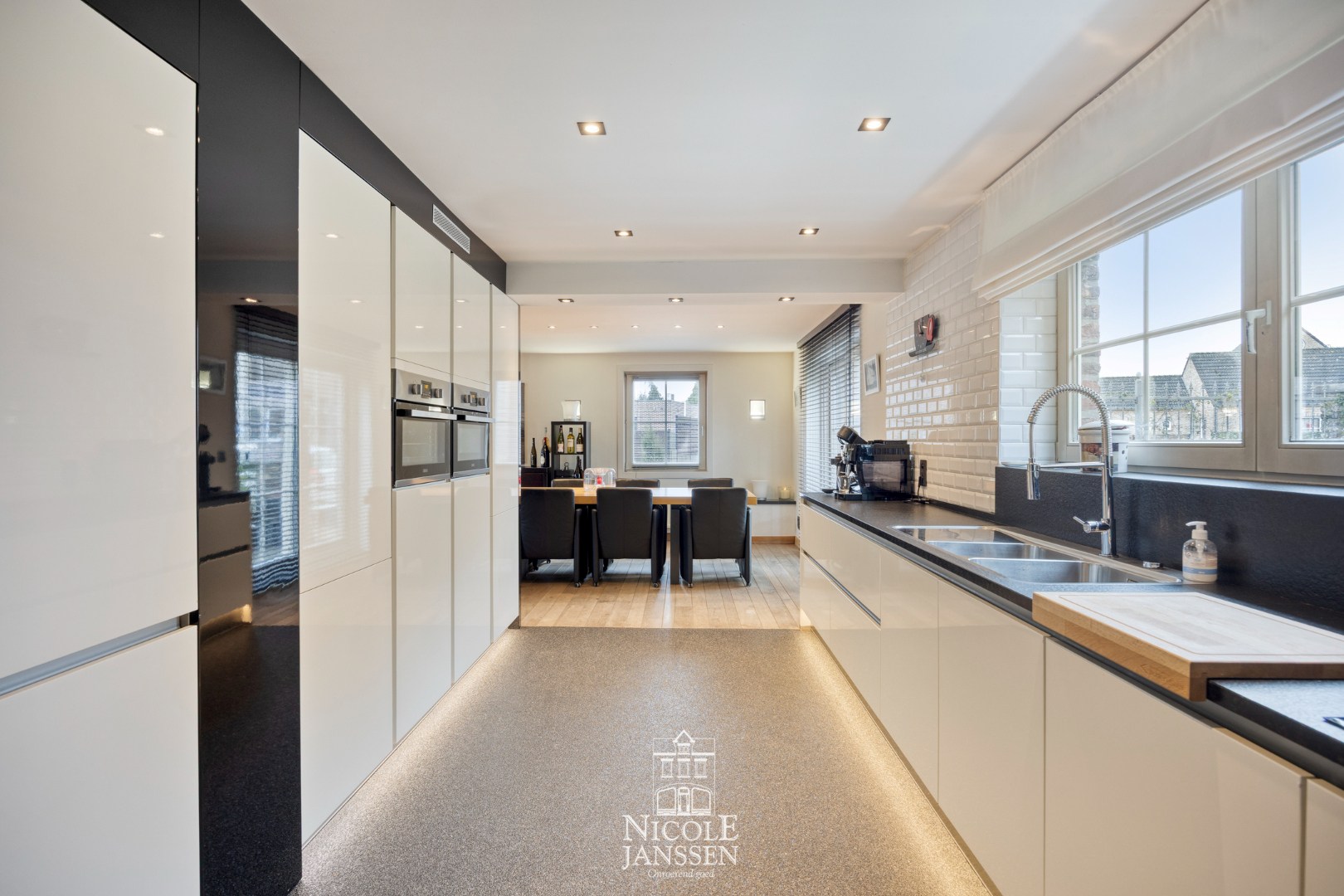 Volledig ingerichte luxe keuken