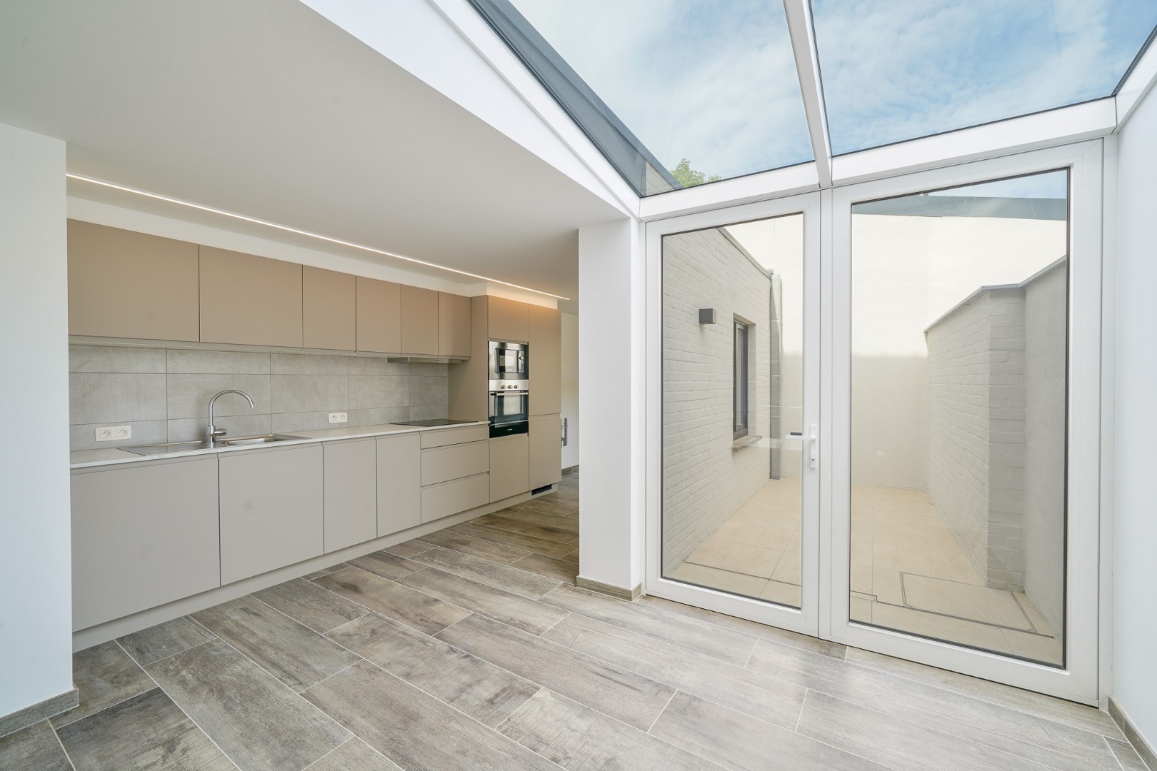 Volledig gerenoveerde rijwoning met 3 slaapkamers in Stene 