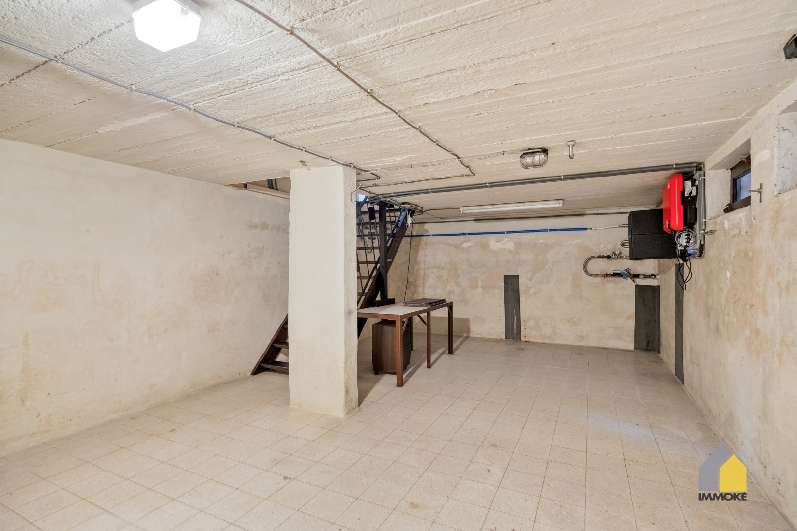 Neeroeteren: Op te frissen, vrijstaande woning op 8 a 26 ca met 5 slpks. 