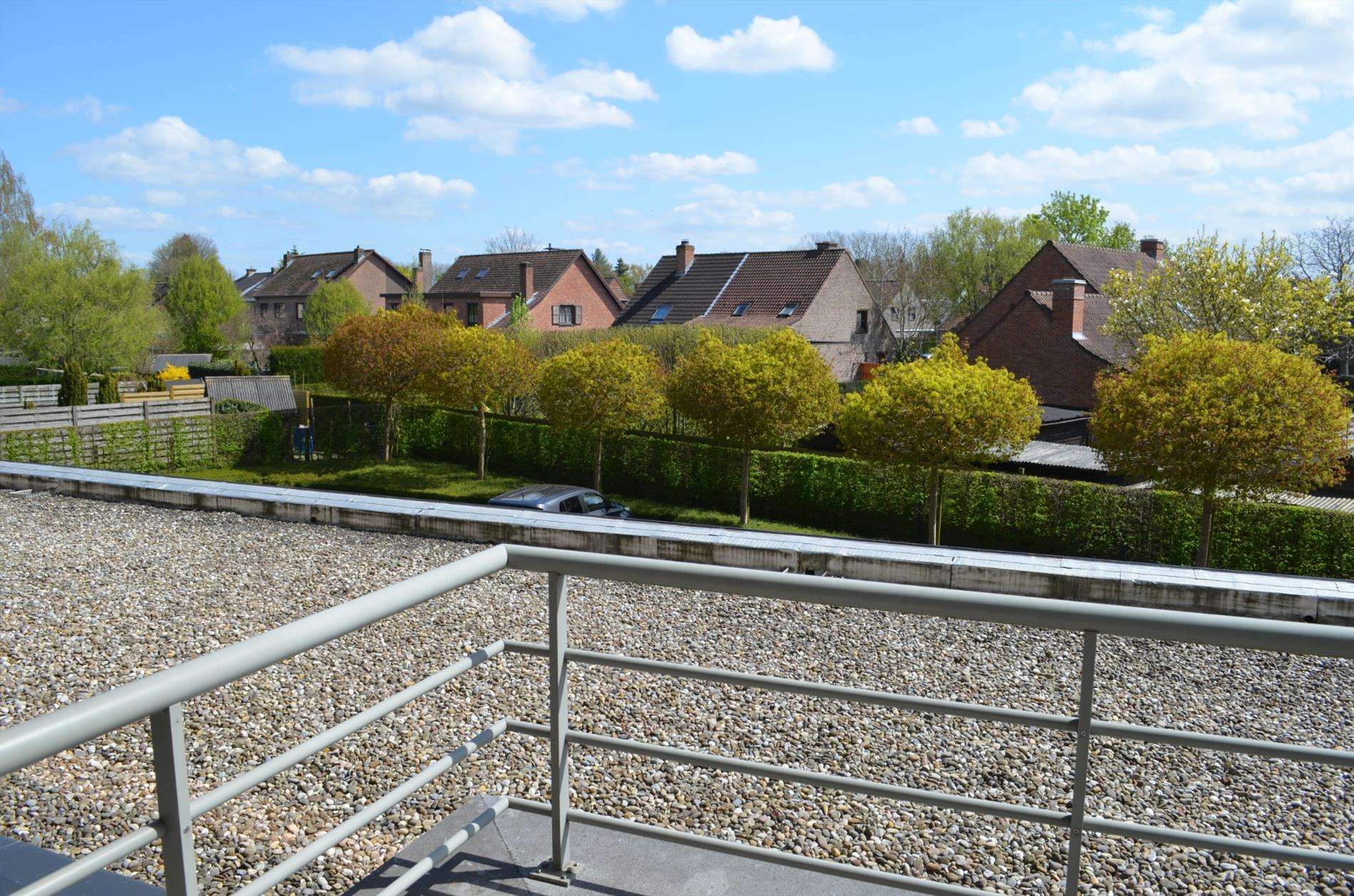 Recent app. met 2 slpks en garage te Lovendegem 