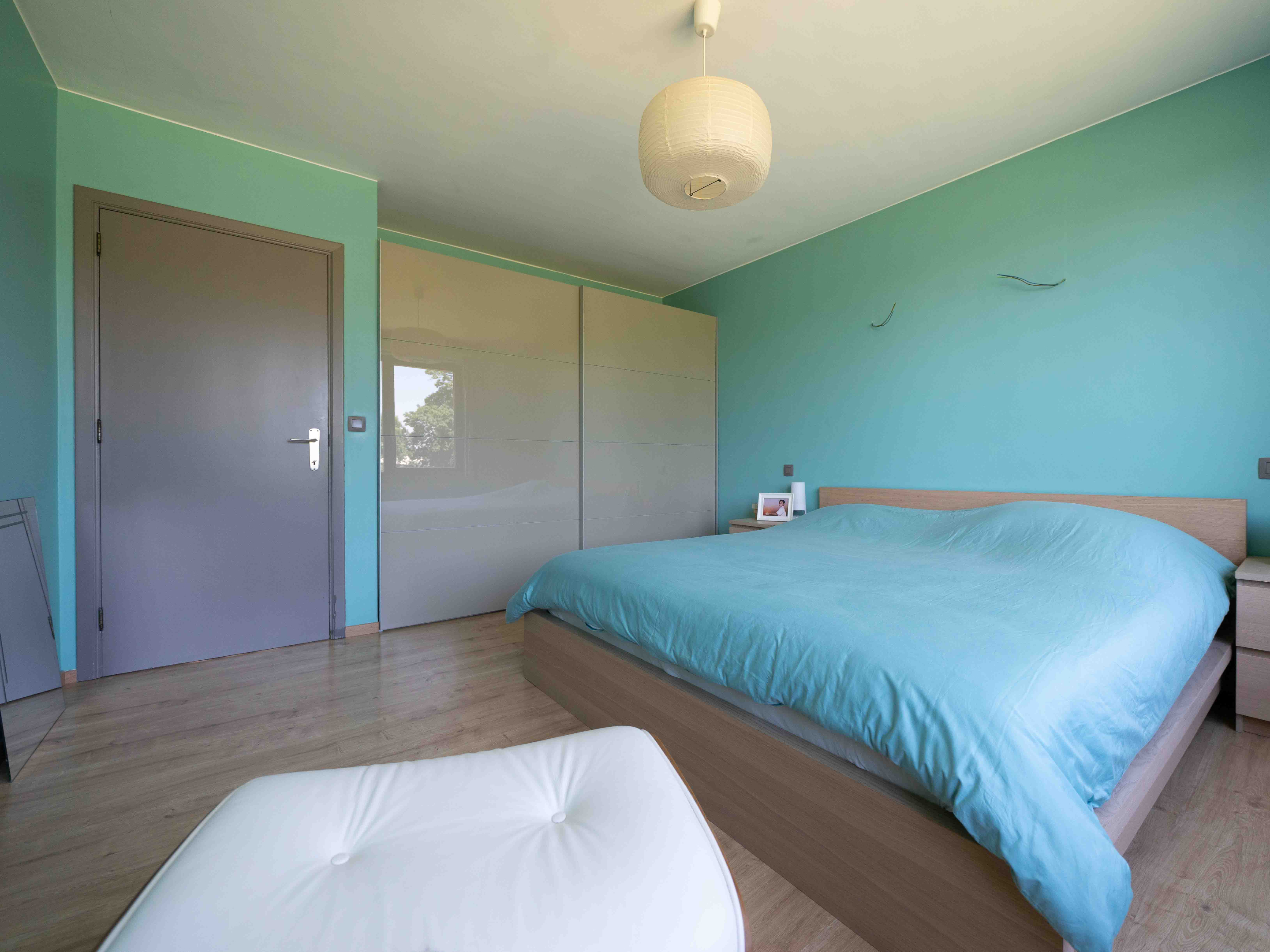 Maison (kangourou) très spacieuse avec jardin et double garage 