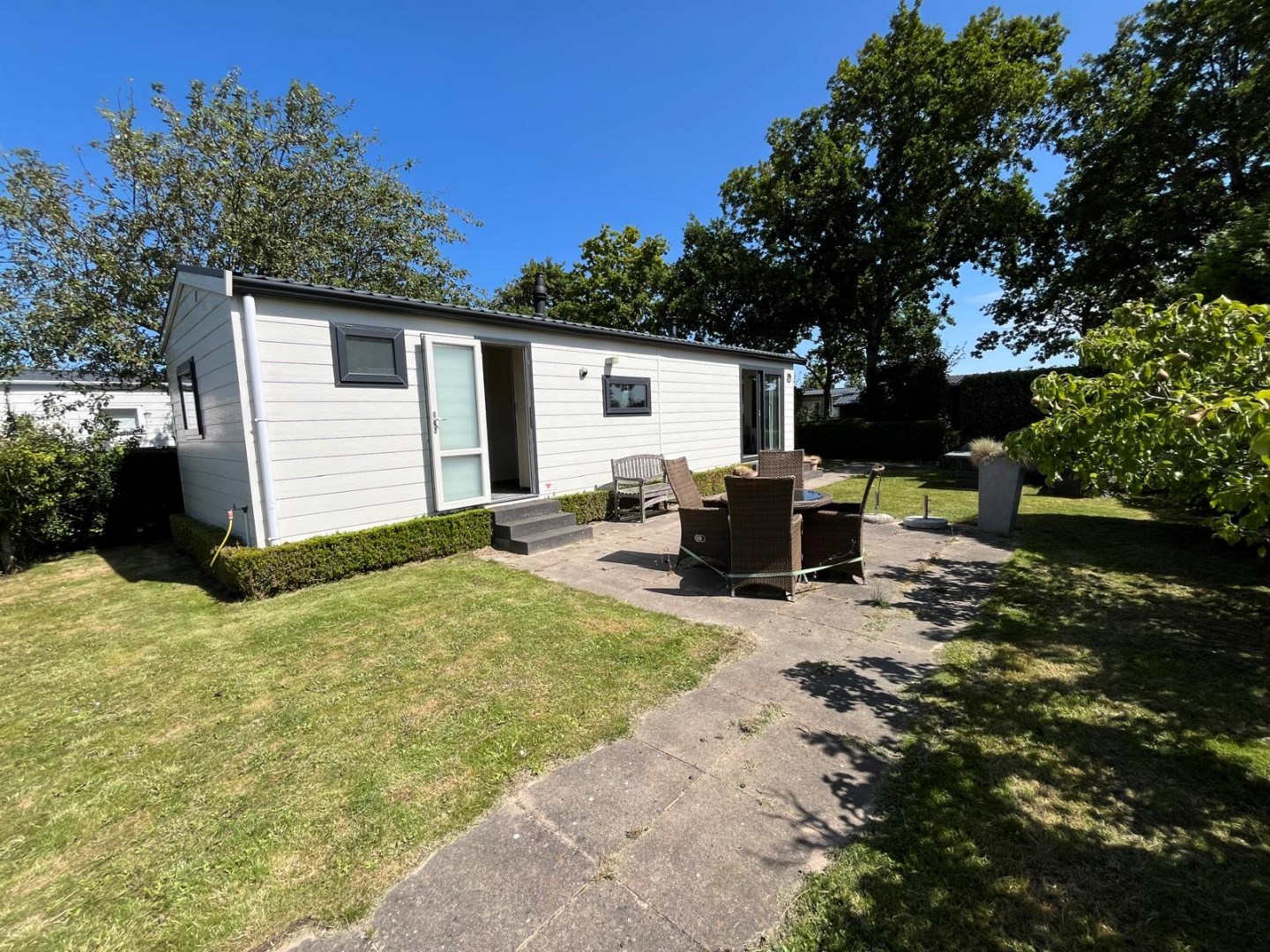 T.A. Makelaardij biedt aan: Goed onderhouden chalet (V47) op een rustige plek met veel privacy 