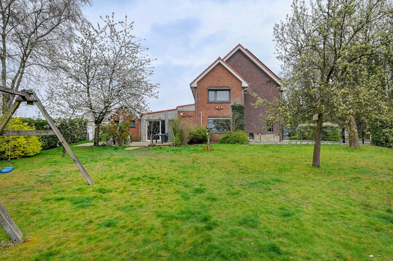 Aangenaam gezellig huis met met veel leefruimte 