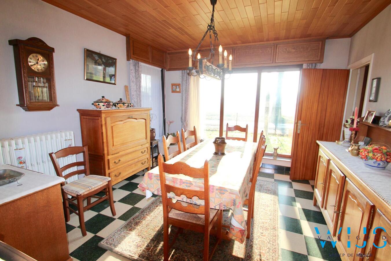 Zeer degelijk woonhuis op een ruim rustig perceel te Bassevelde ! 