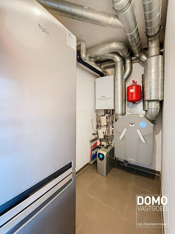 RUIM 2 SLAAPKAMER APPARTEMENT MET ONDERGRONDSE AUTOSTANDPLAATS EN TERRAS TE KERMT 