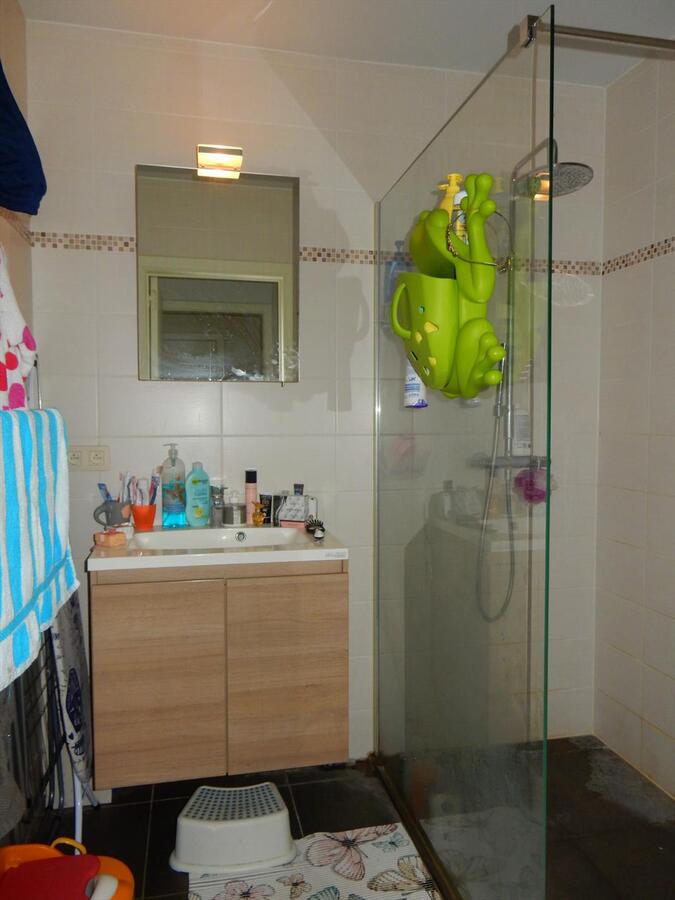 Vernieuwd appartement met 2 slaapkamers 