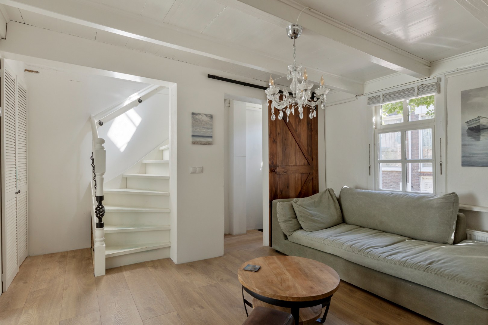 Sfeervol gerenoveerde dijkwoning met riante schuur. 