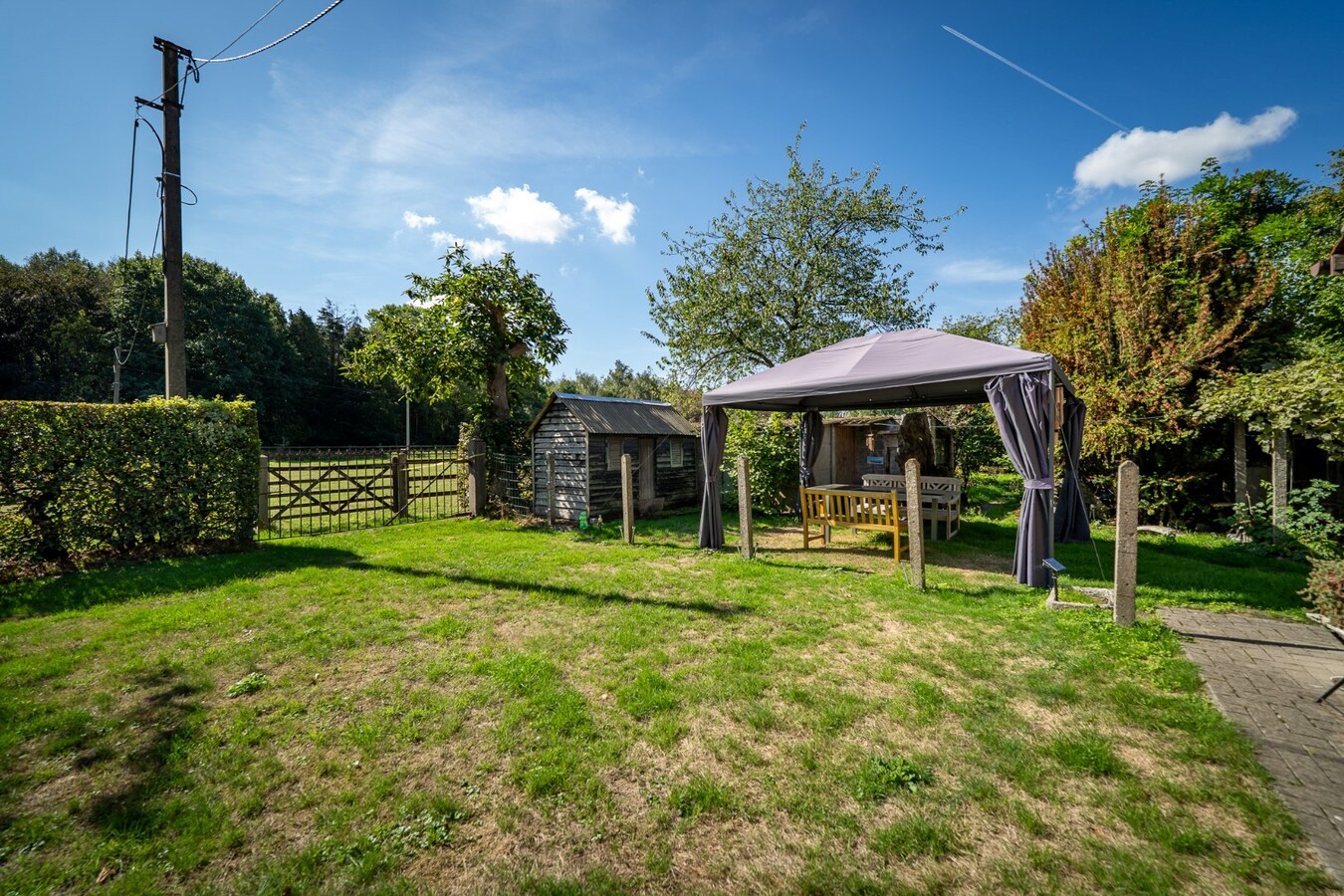 Renovated farmhouse with pasture on approximately 2 hectares in Veldegem. 