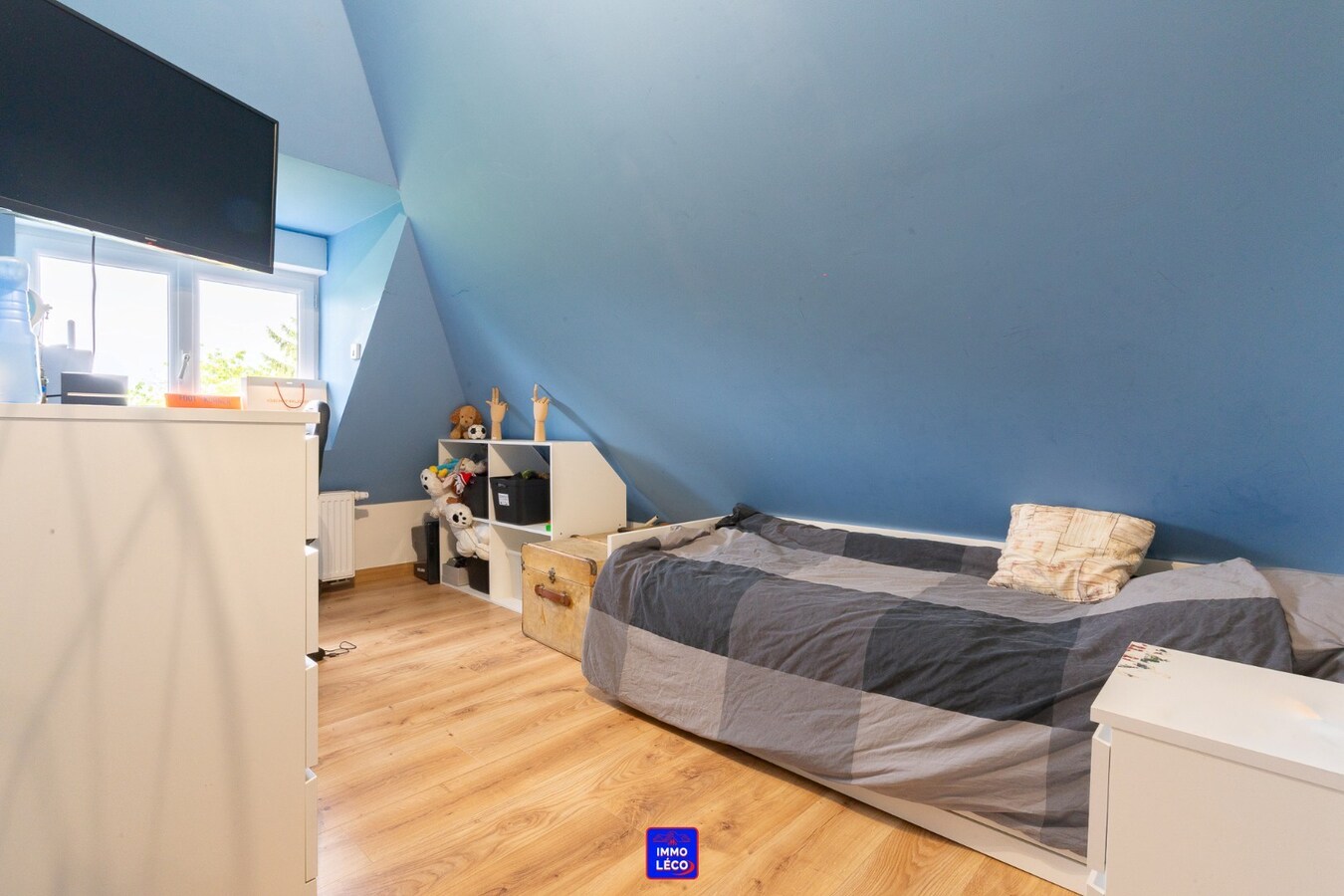 Maison "Bel-Etage" entièrement rénovée avec garage et grand jardin. COUP DE COEUR ! 
