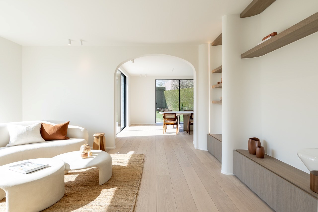 Cette magnifique maison individuelle rénovée avec une allée située dans un quartier calme à Knokke, offre tout ce dont vous avez besoin pour vivre confortablement. 