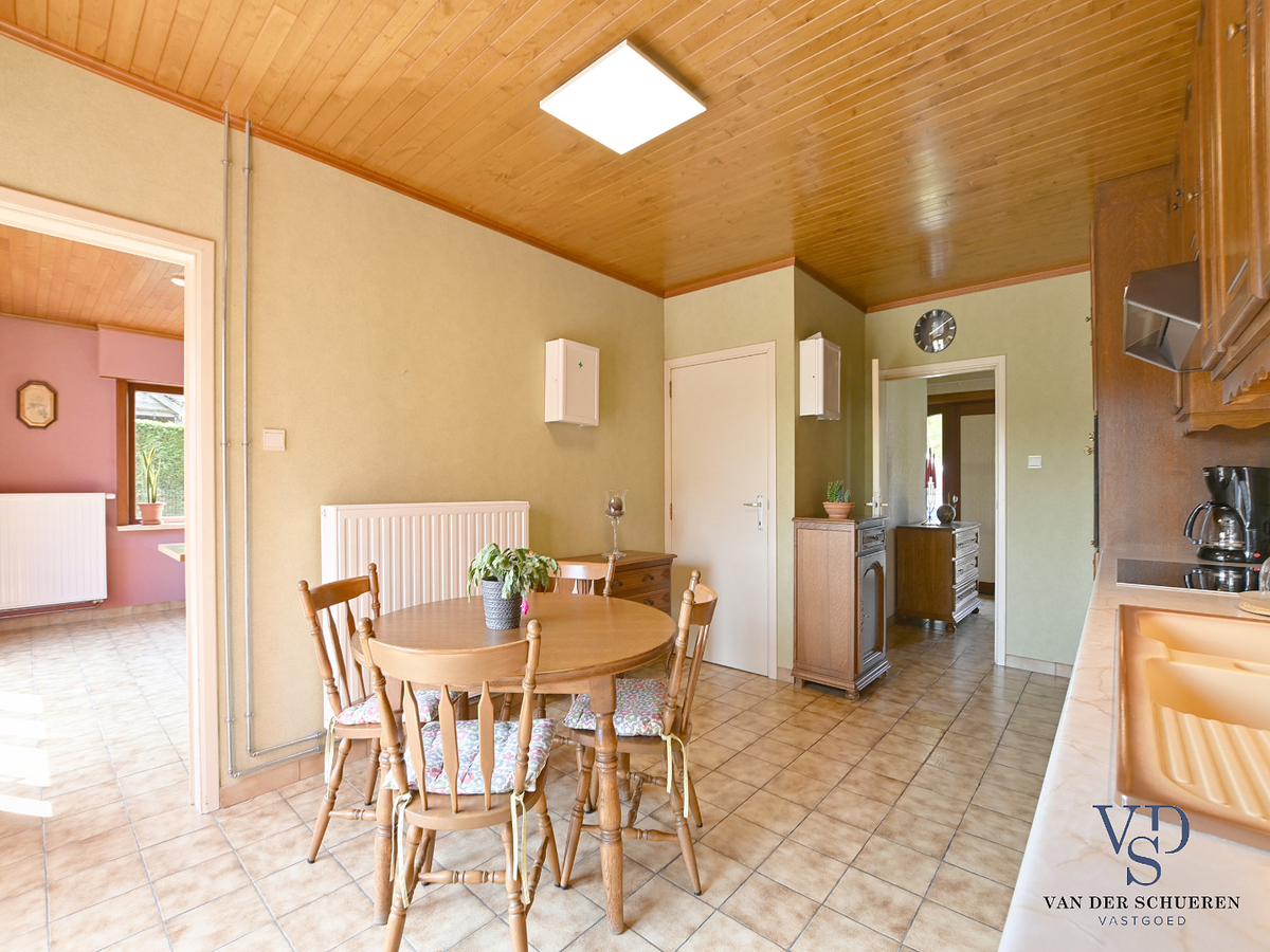 Bungalowwoning met mogelijkheden op een uniek perceel te Dikkelvenne. 