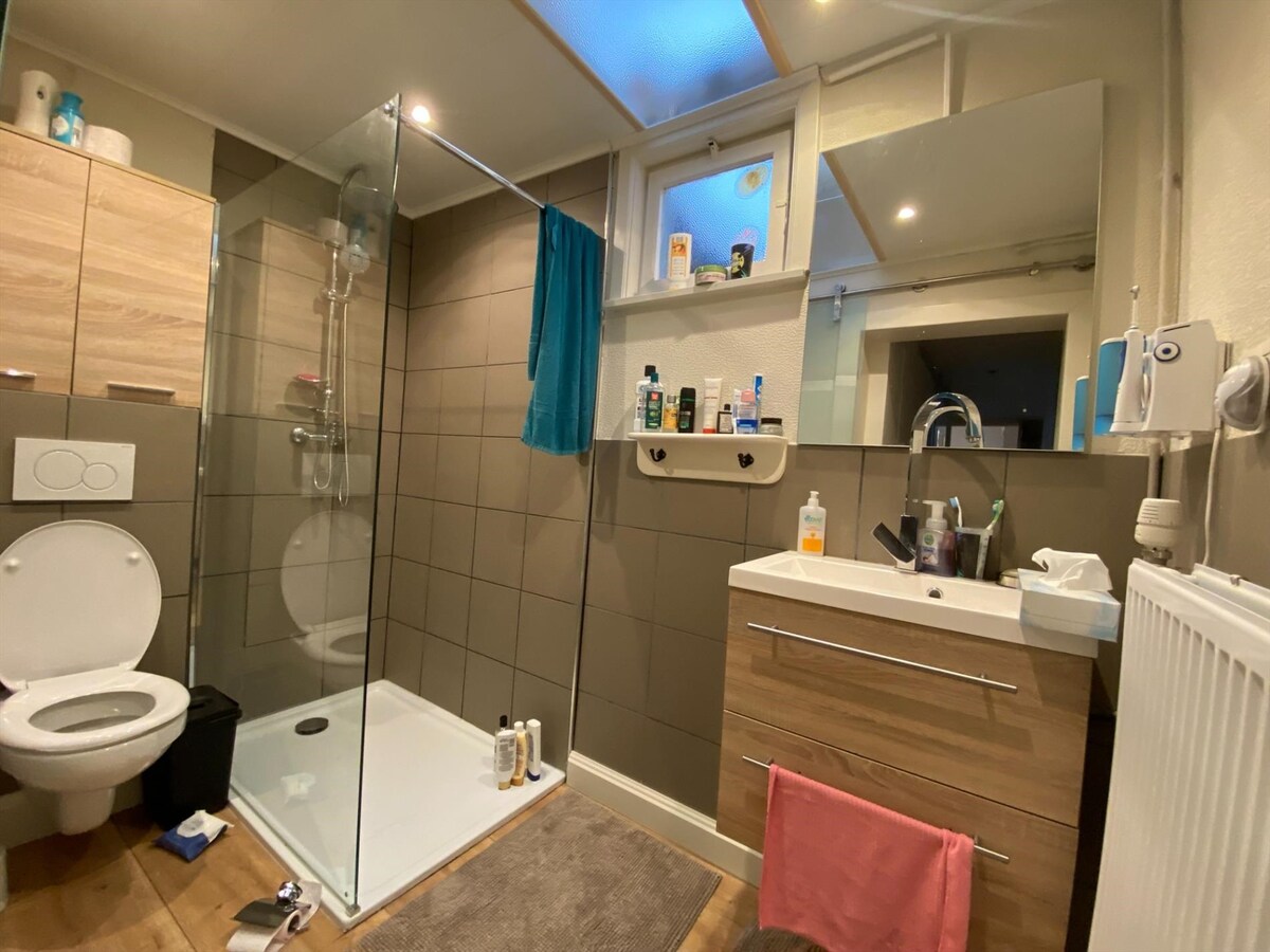 Rustig gelegen halfopen woning met zongerichte tuin 