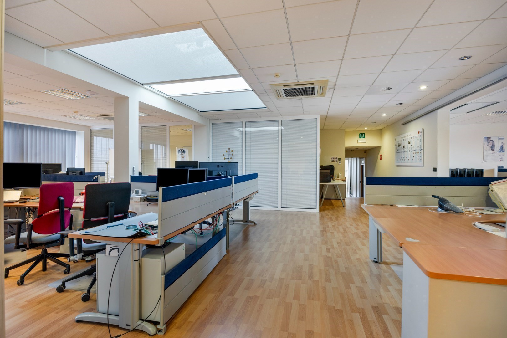 Kantoor te koop in het industriepark te Haasrode/Heverlee met 14 parkings - opp. 626 m² - verkoop van aandelen 