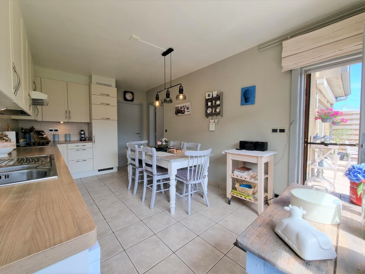 Ruime woning gelegen in een zeer rustige, residentiële woonwijk te Knokke-Heist 