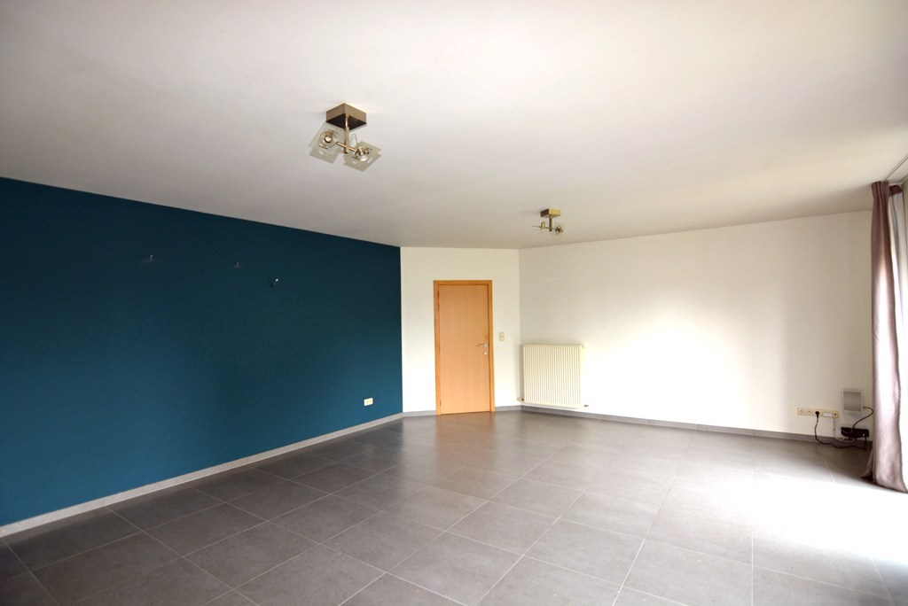 Appartement (104 m²) met 2 slpks, garage en kelderberging. 