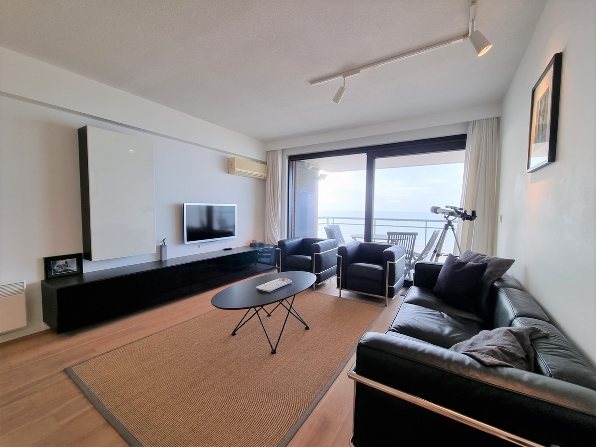 Designappartement met terras op de Zeedijk - Blankenberge 