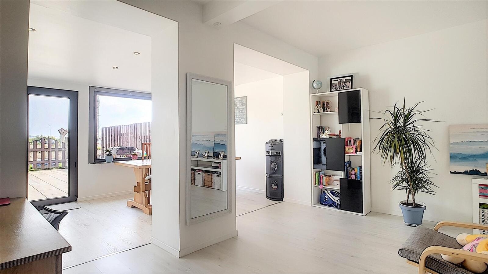 Gezinswoning met drie slaapkamers, terras en uitweg achteraan - Zwankendamme 