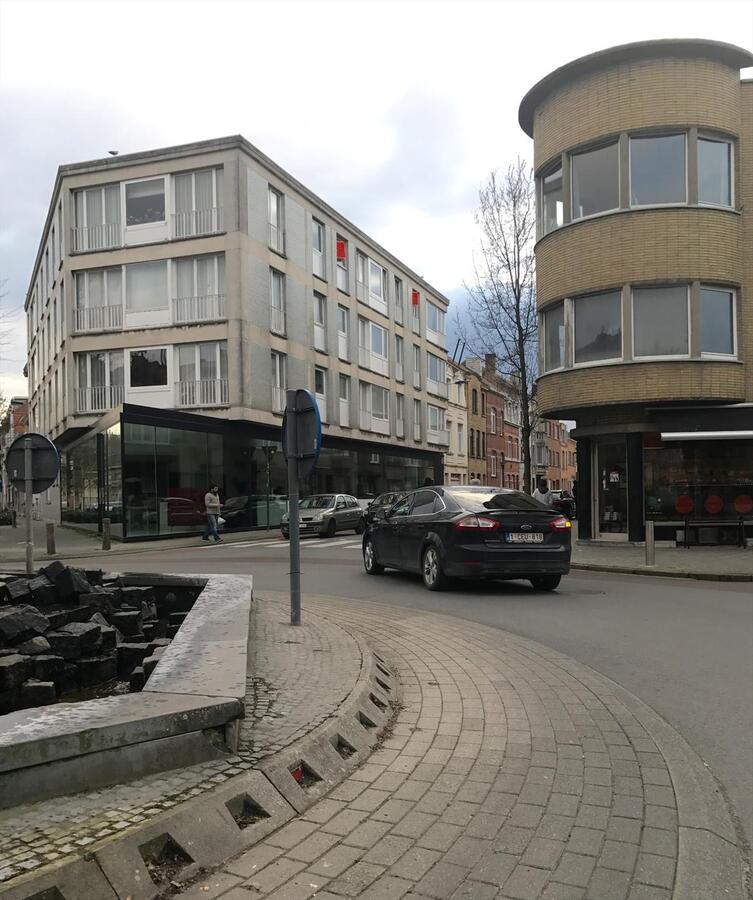 GEDEELTELIJK TE RENOVEREN WOONHUIS - MOGELIJK MEERGEZINSWONING 