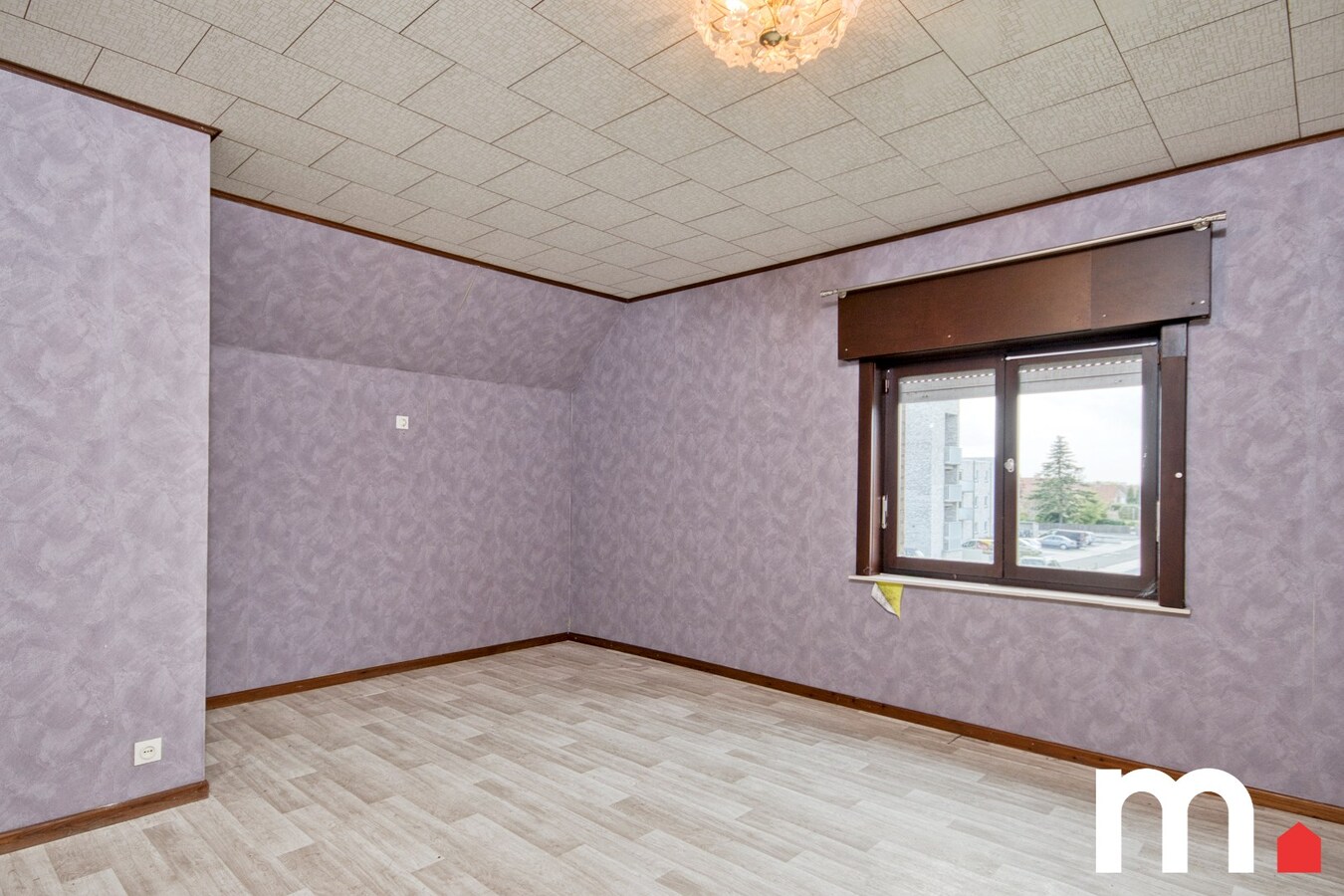 Alleenstaande Villa met 5 slaapkamers en 348m² bewoonbare oppervlakte te Lendelede! 