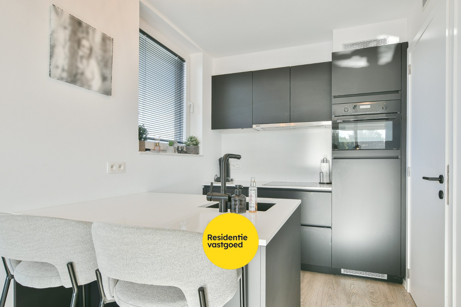 Uniek appartement met carport met grote berging gelegen in een oude graanmolen 