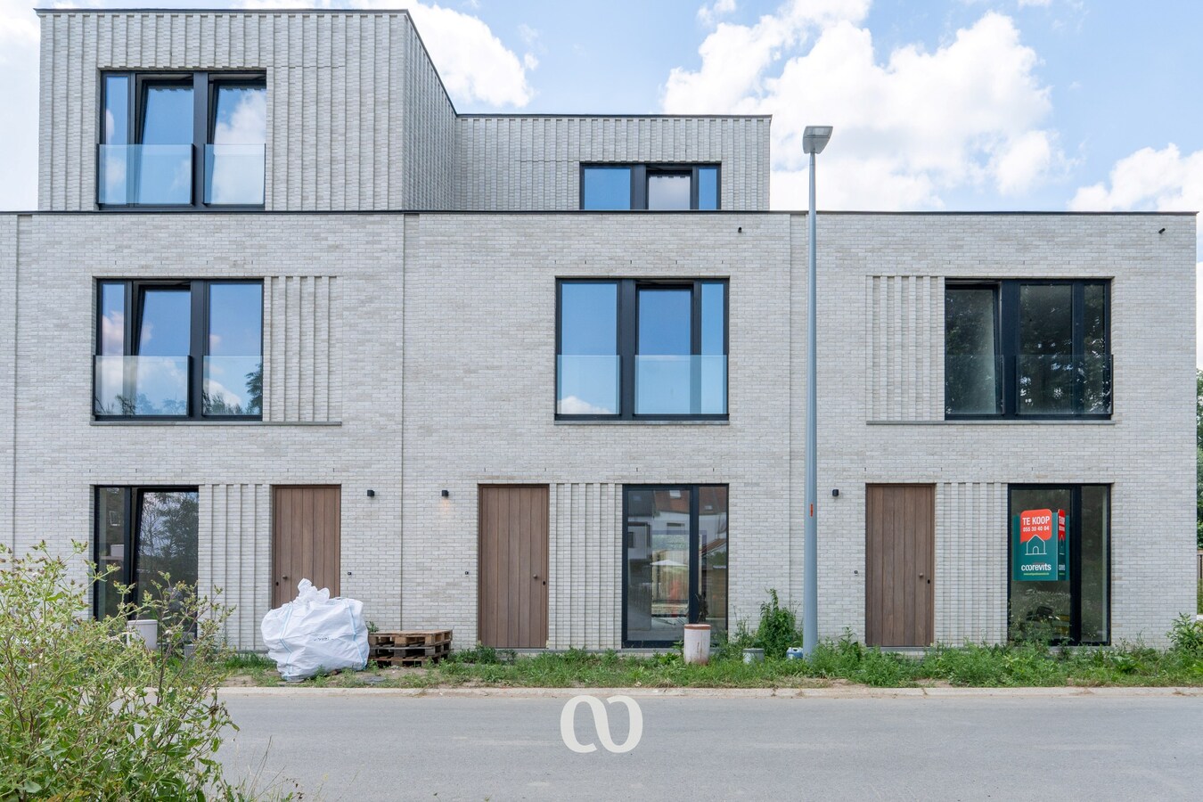 Volledig afgewerkte nieuwbouwwoning met 5 slaapkamers 