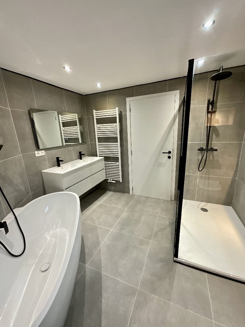 Gerenoveerde woning met 4 slaapkamers 