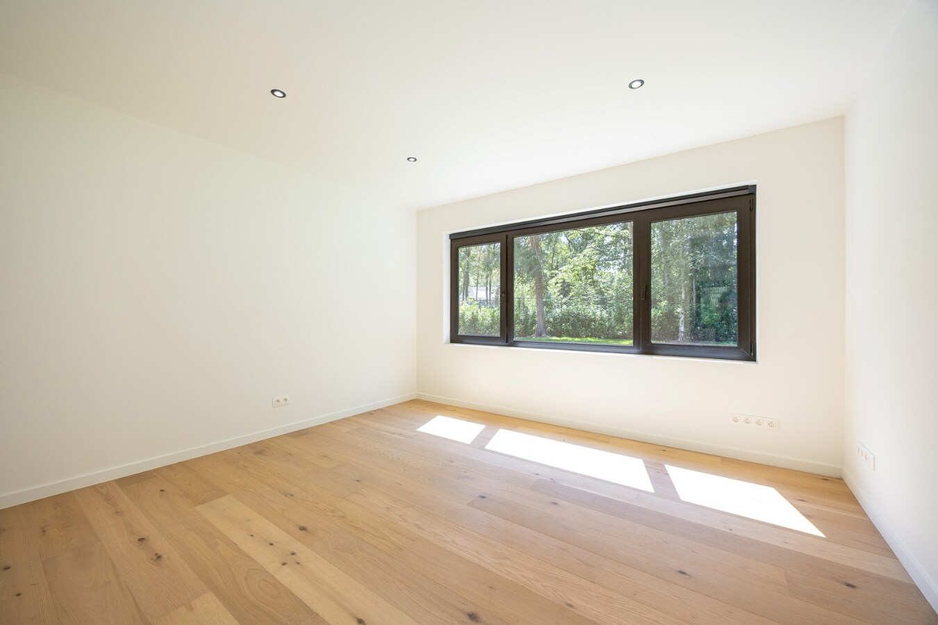 Rustig gelegen eniergiezuinige instapklare luxueuze villa op een West-perceel van 2.198 m² te Zoersel 