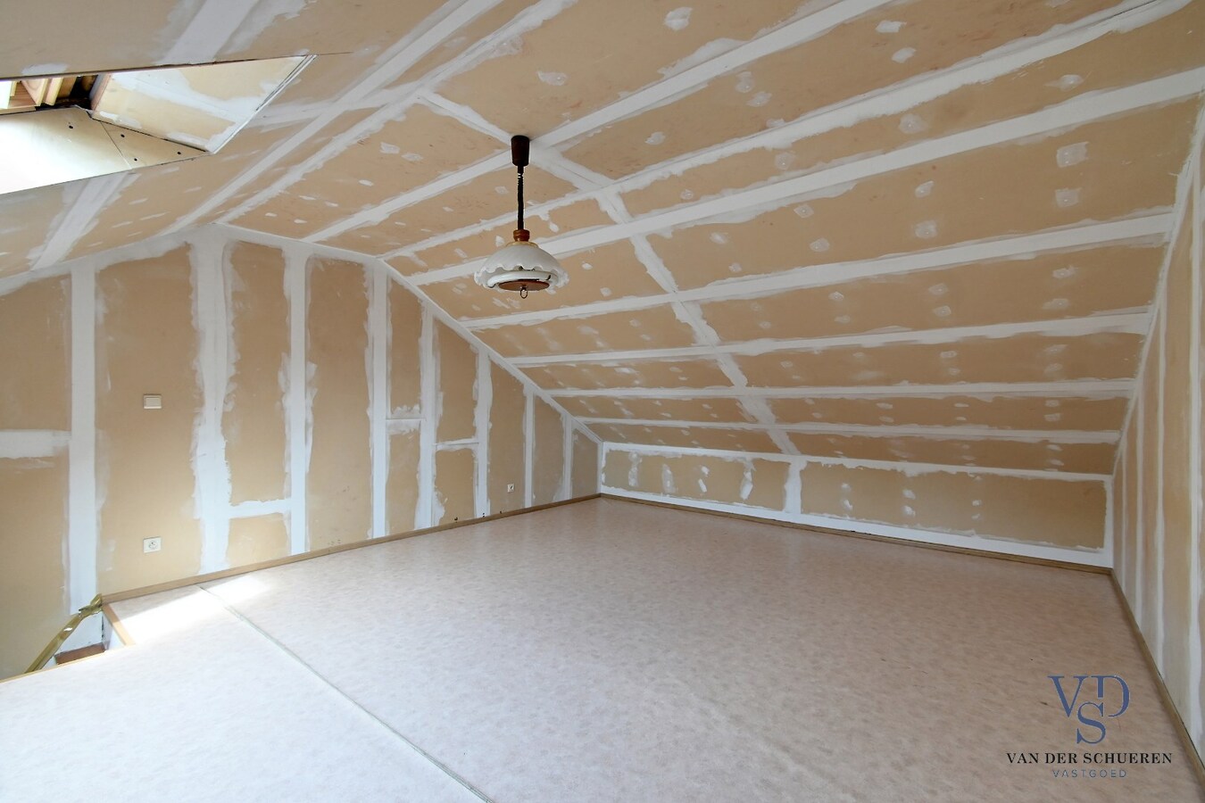 Degelijke rijwoning. 