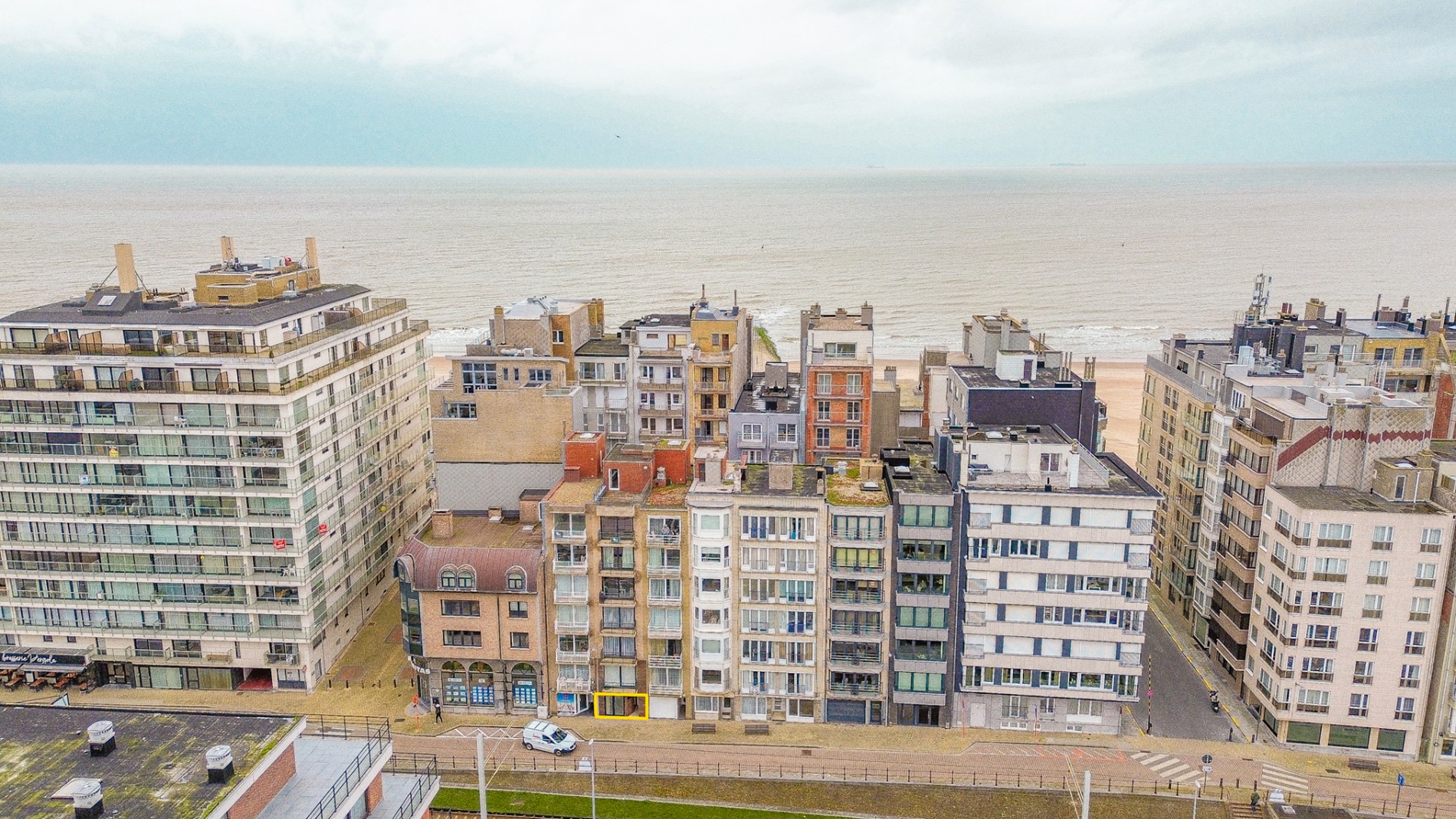 Volledig vernieuwd appartement te koop - achterkant zeedijk Wenduine! 