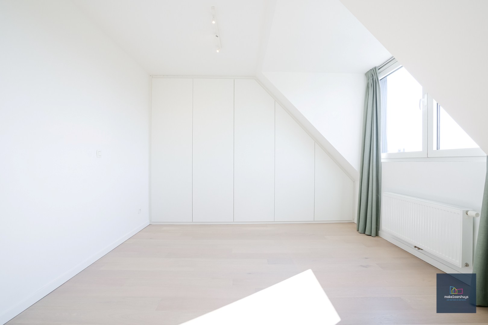 Schitterend 1-slpk.appartement met staanplaats. 