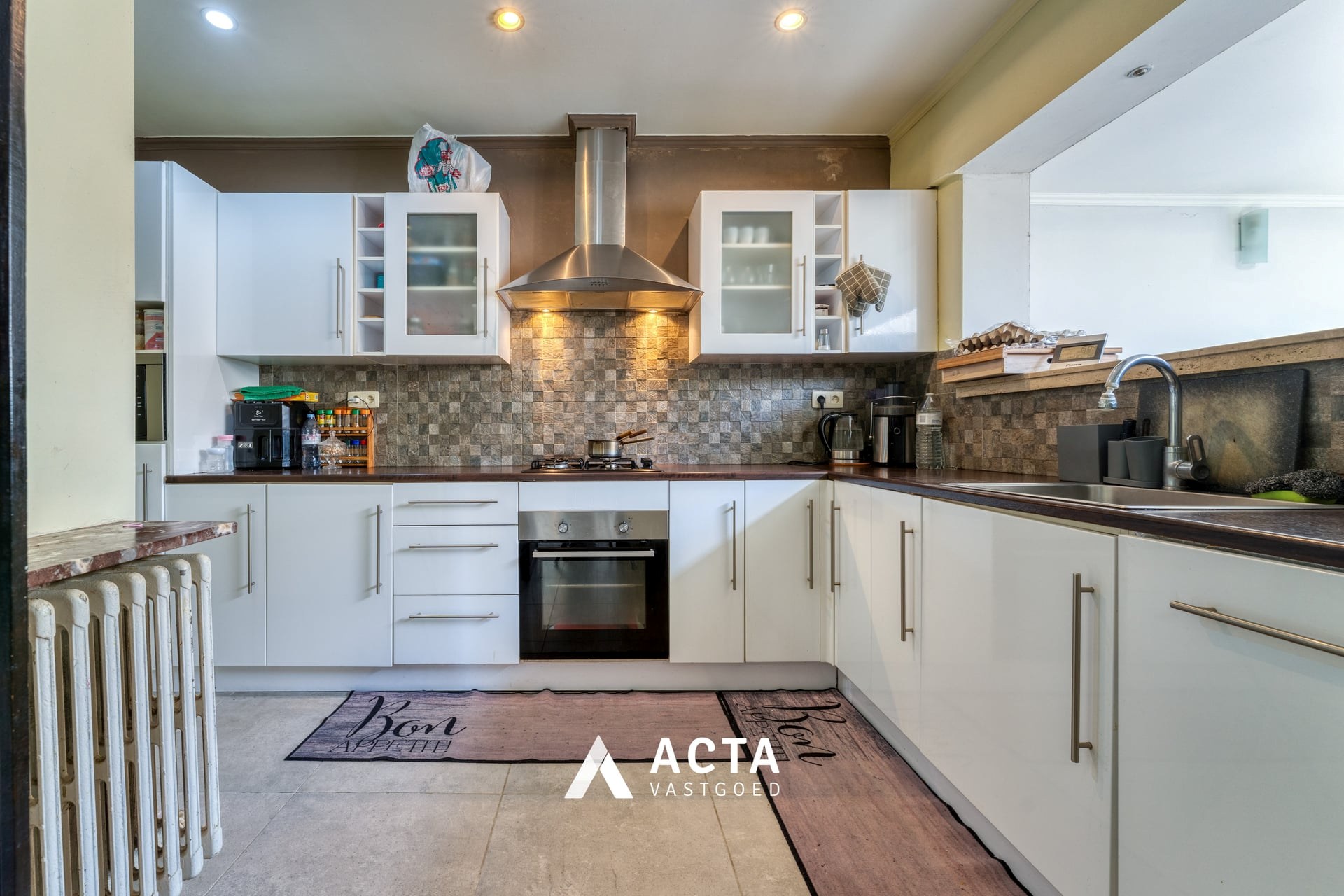 Halfopen bebouwing met vier slaapkamers in Mariakerke 