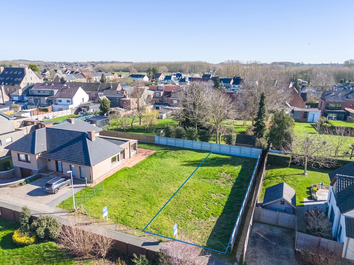 Rustig gelegen bouwgrond voor HOB met ZW oriëntatie te Hillegem 