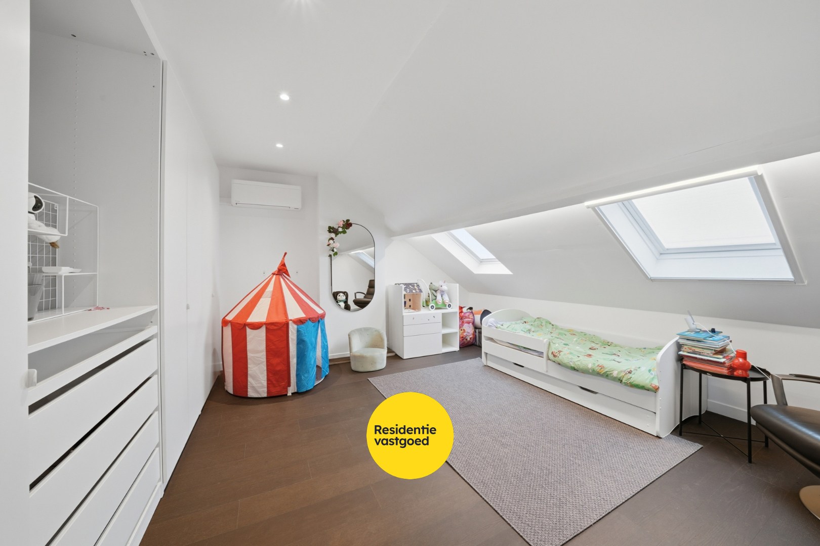 Volledig gerenoveerde woning met zonnige buitenruimte 