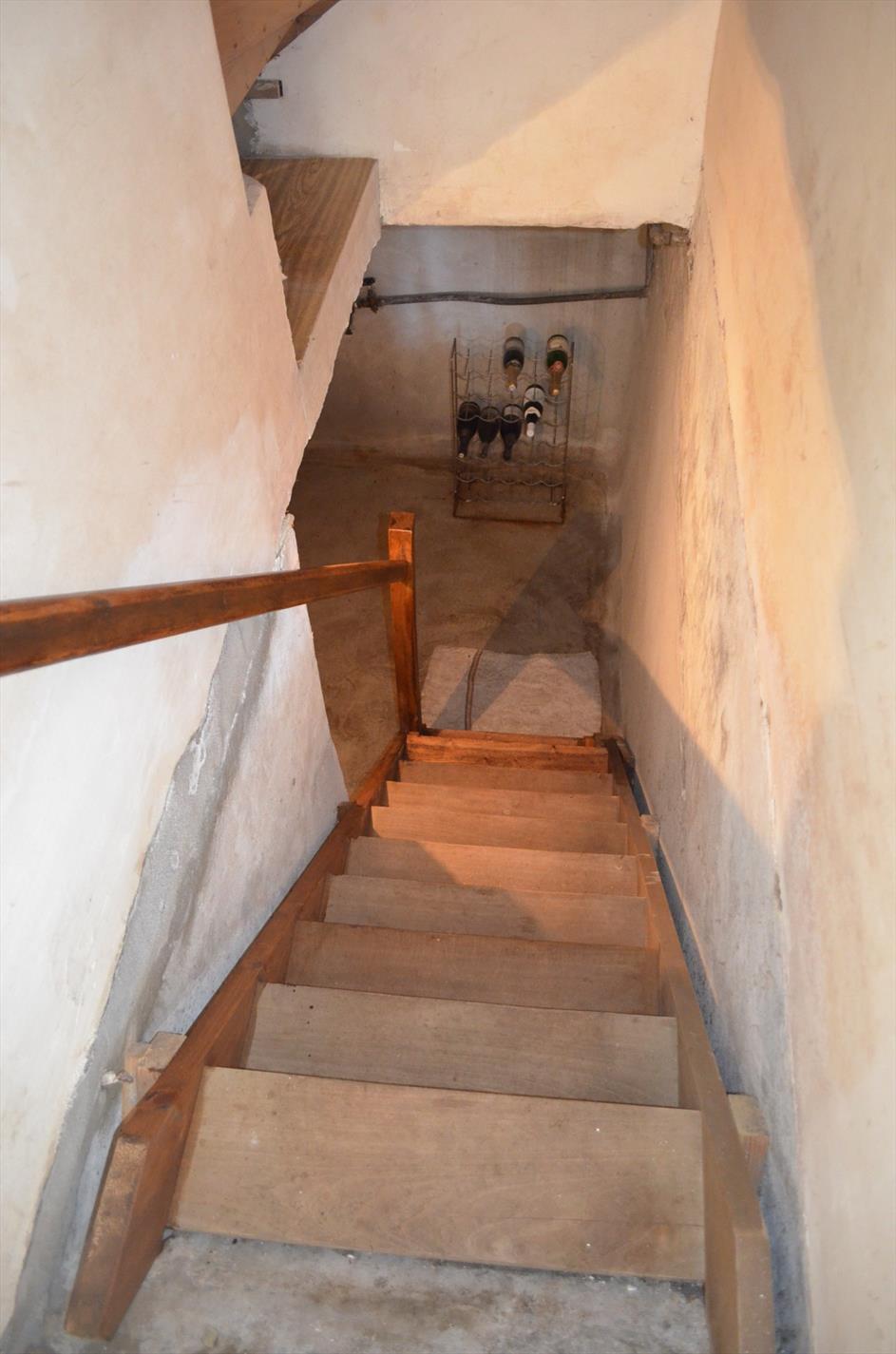 Te renoveren woning op 905m² commercieel gelegen te Eeklo 