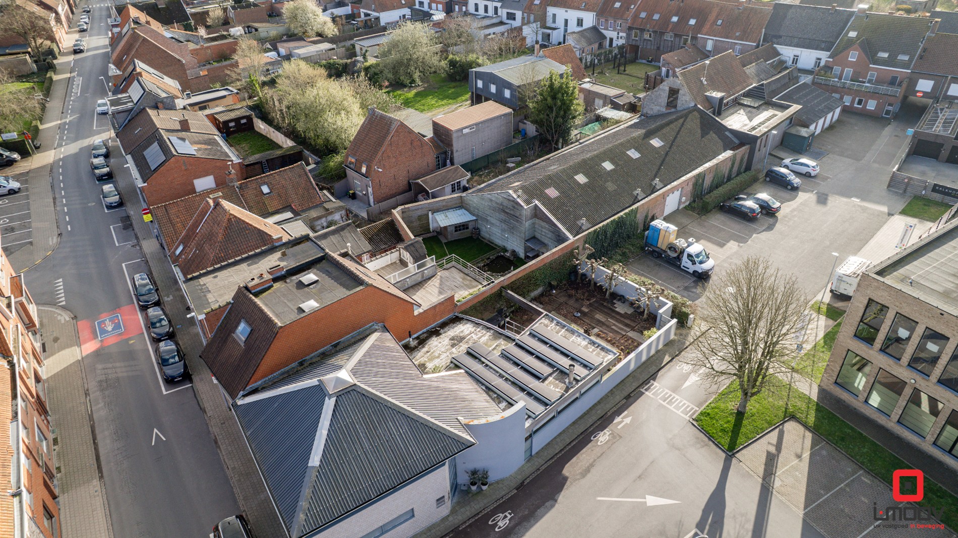 Bel-etagewoning met tuin, loods (450 m²) en tal van mogelijkheden 