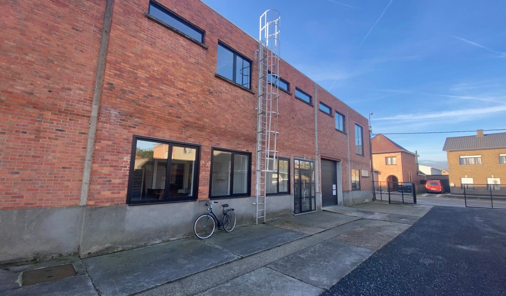 Kantoorruimte te huur vlakbij R4 in Laarne