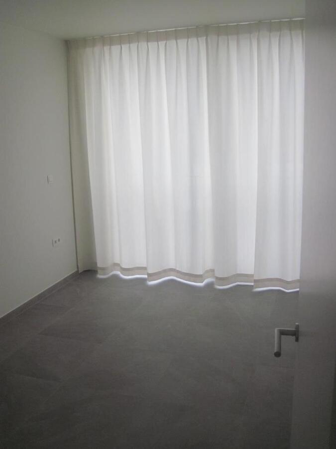 Penthouse-appartement met ruim terras. Geen vaste kosten. 