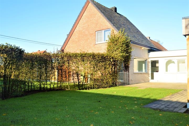 Prachtig gerenoveerde woning met een zeer ruime en zonnige tuin op top locatie in Mol 