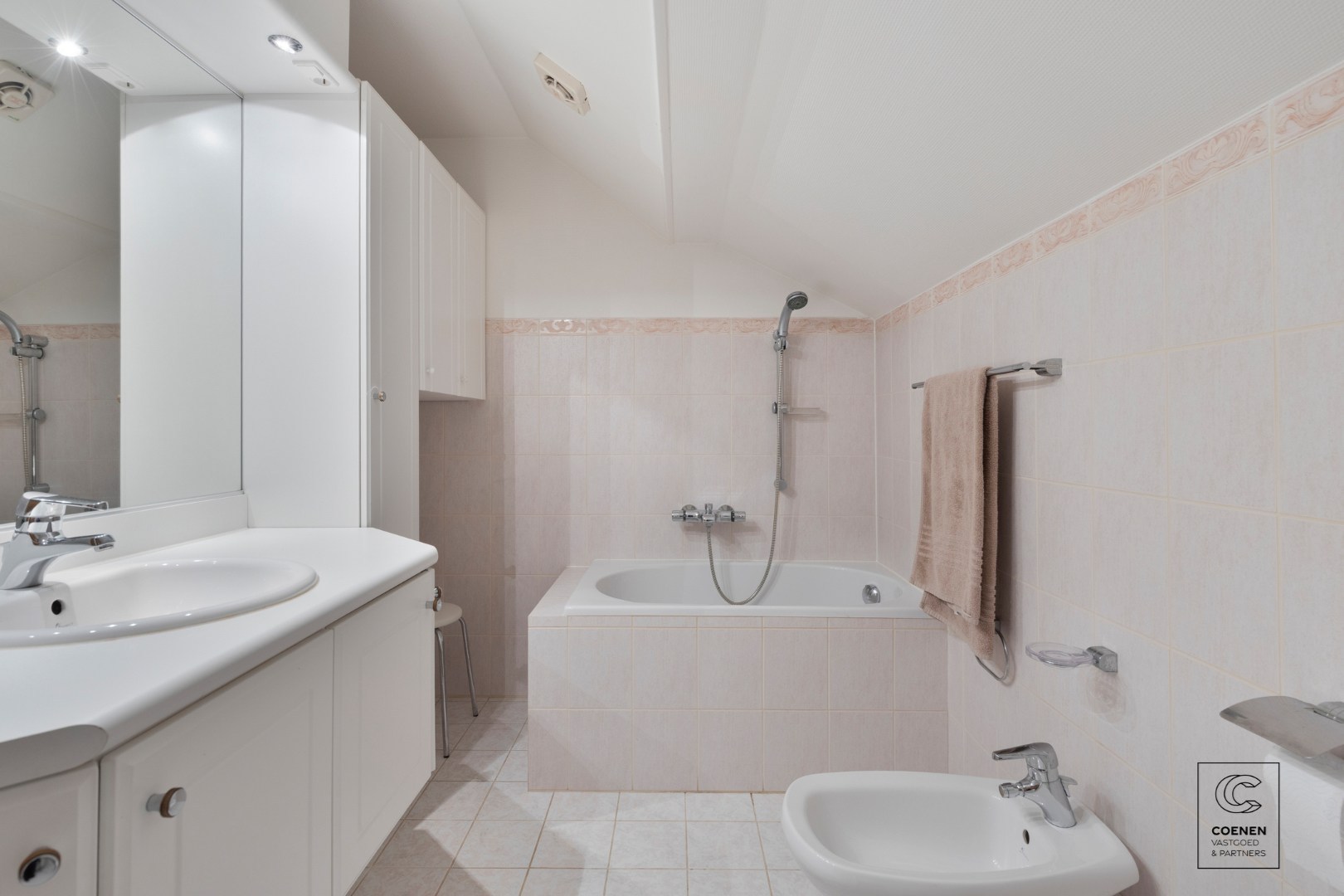 Instapklare gezinswoning met 4 à 5 slaapkamers op een rustige ligging te Oostmalle! 