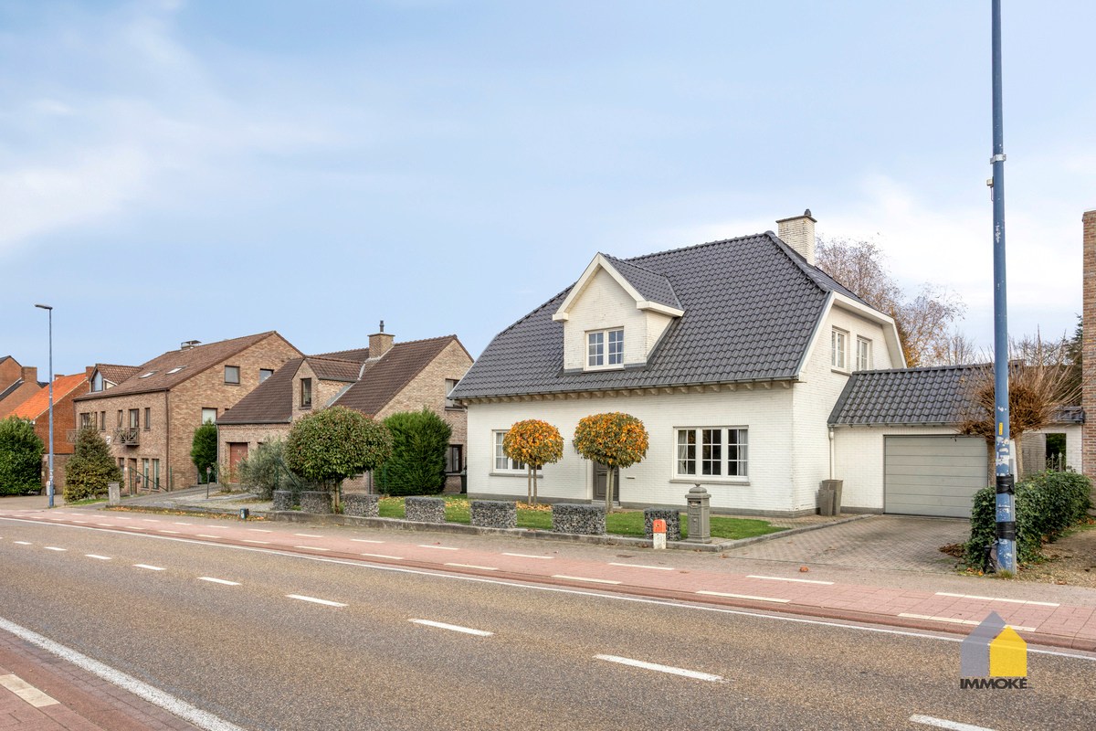 Vrijstaande, statige woning op 7 a 82 ca met 3 slpk en mooie tuin. 