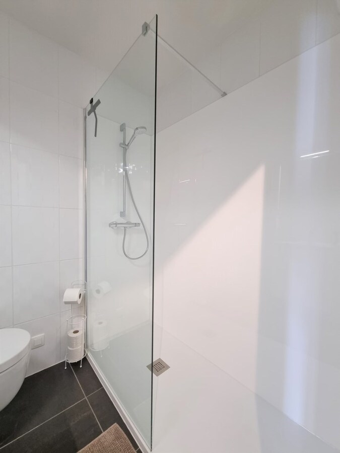 Zonnig, vernieuwd appartement nabij het strand - Heist 