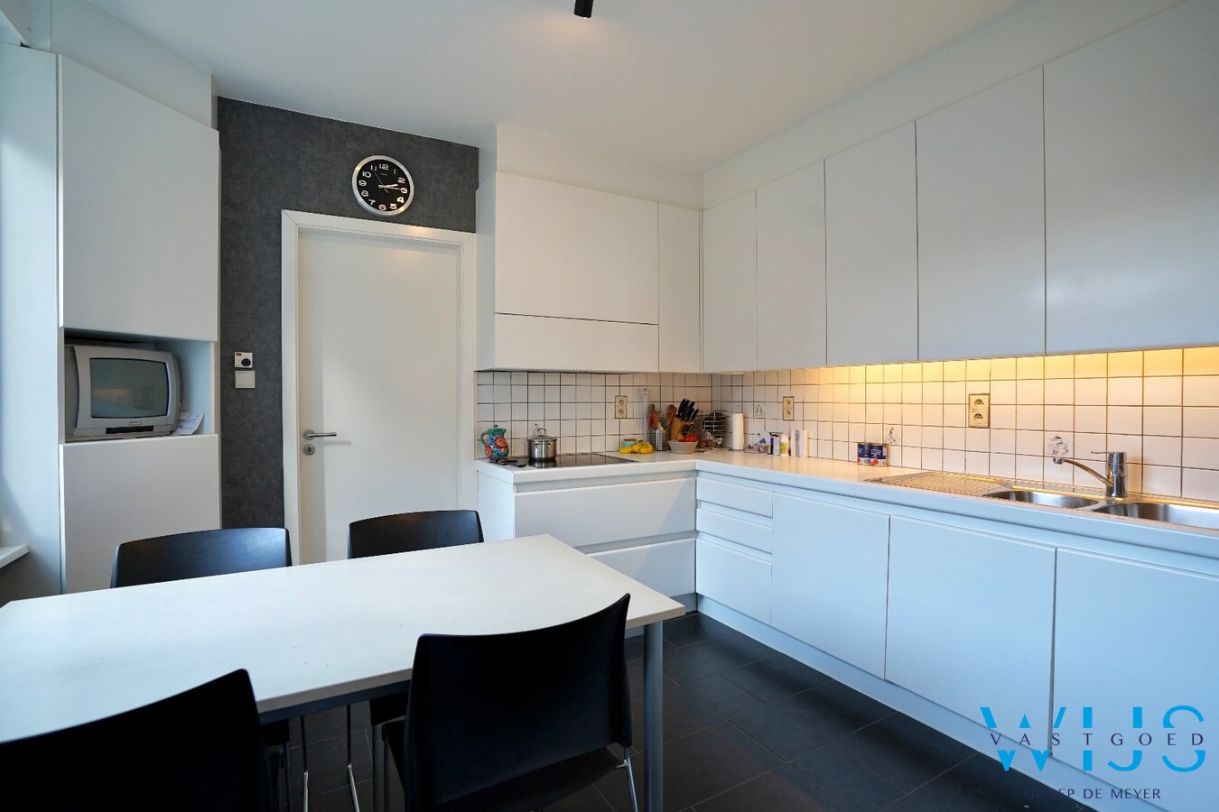 Stevig woonhuis aan de rand van het centrum van Sleidinge 