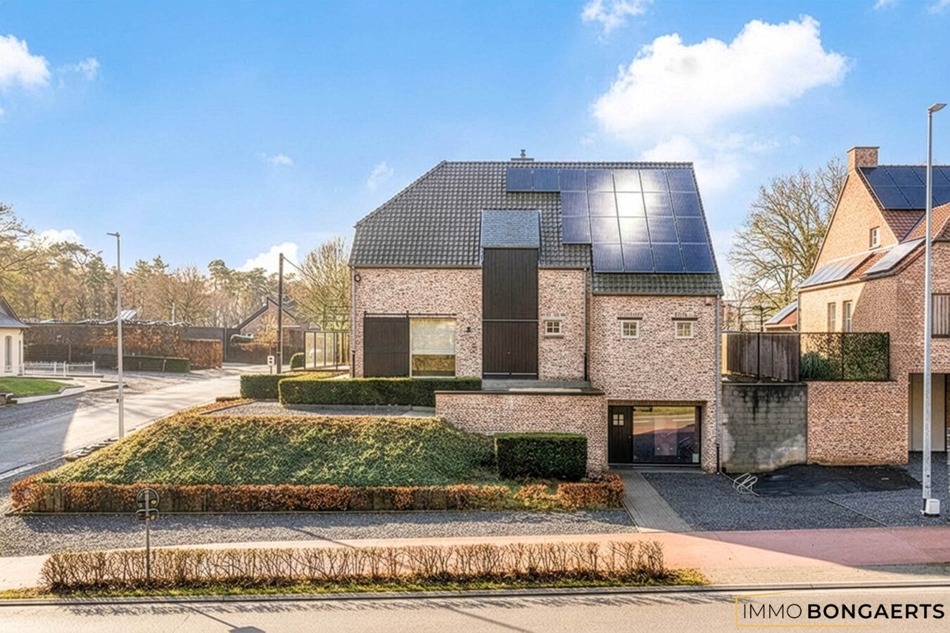 Prachtig afgewerkte woning met praktijkruimte 