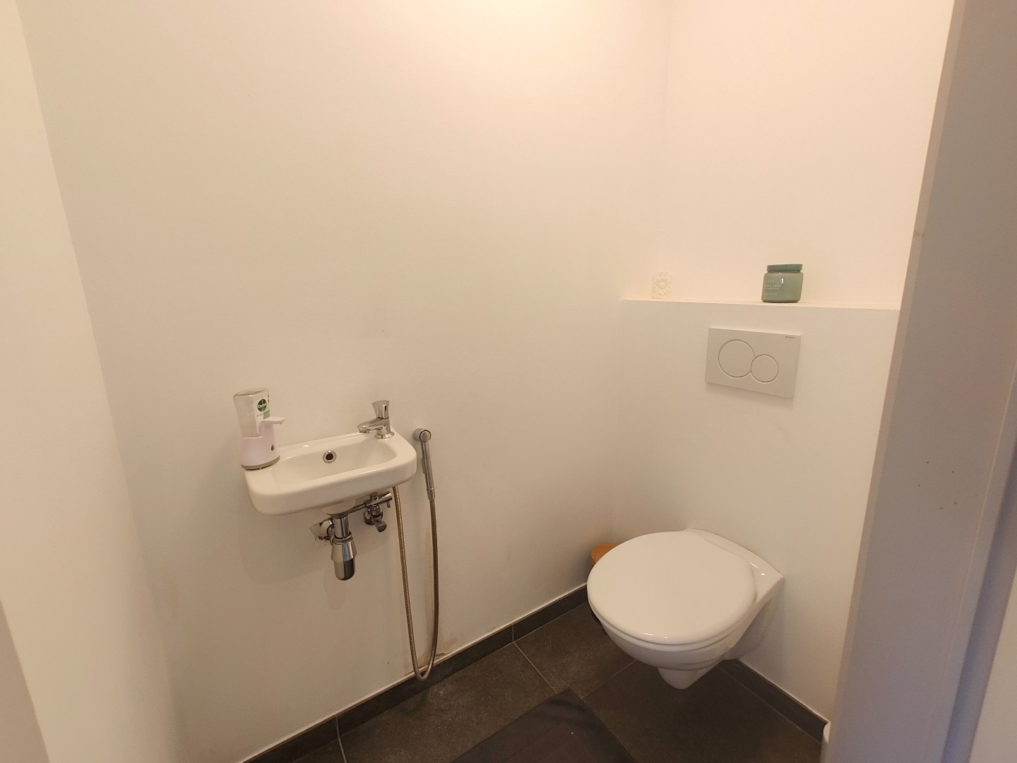 Ruime en centraal gelegen woning in Zeveren. 