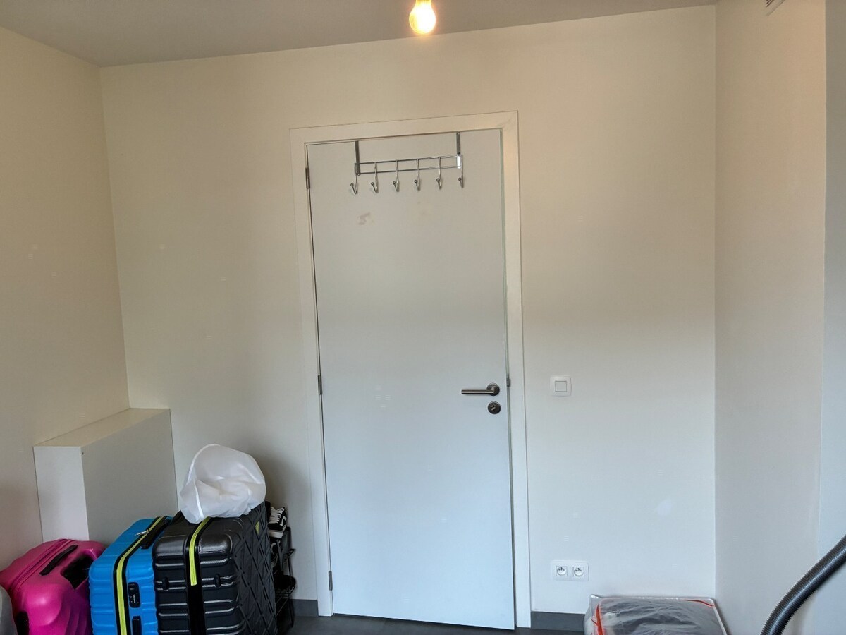 Nieuwbouwwoning op 50m van tramhalte - met terras en tuin ! 