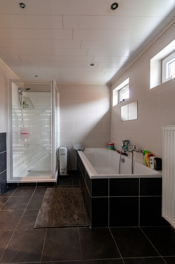 Instapklare gezinswoning met grote tuin en landelijke verzichten te Ichtegem 