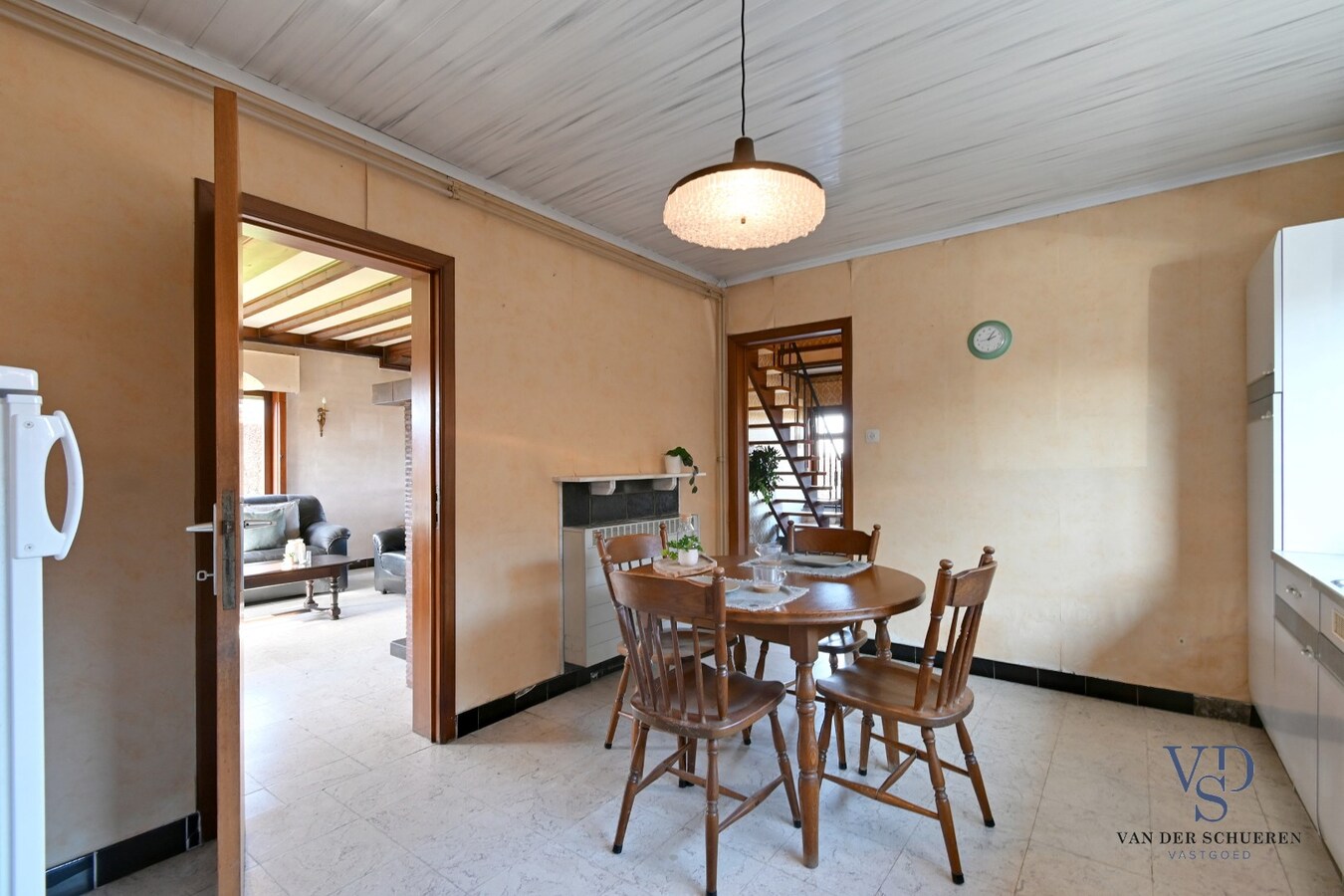 Te renoveren eigendom op gunstige ligging 